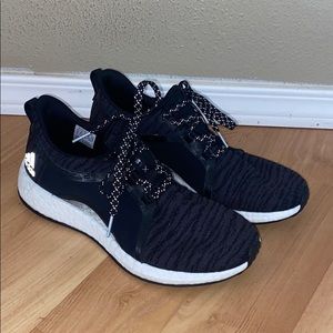 Adidas Ultra Boosts Size 9 Black & White